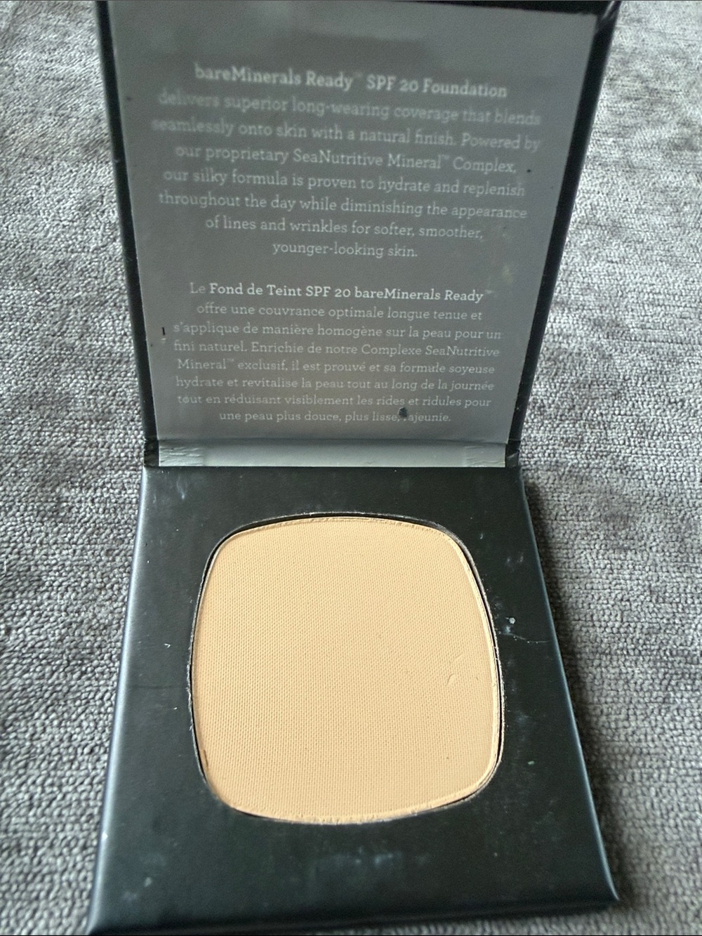bareMinerals Compact Face Powder –Foundation Light Beige Tone-SPF-20